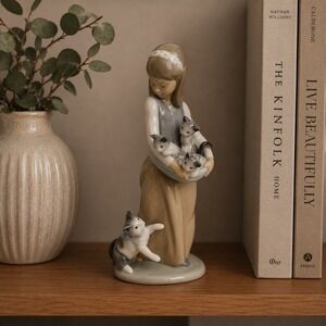 Lladro Figurine "Following Her Cats"  1309 Porcelain Spain 1983 Retired
